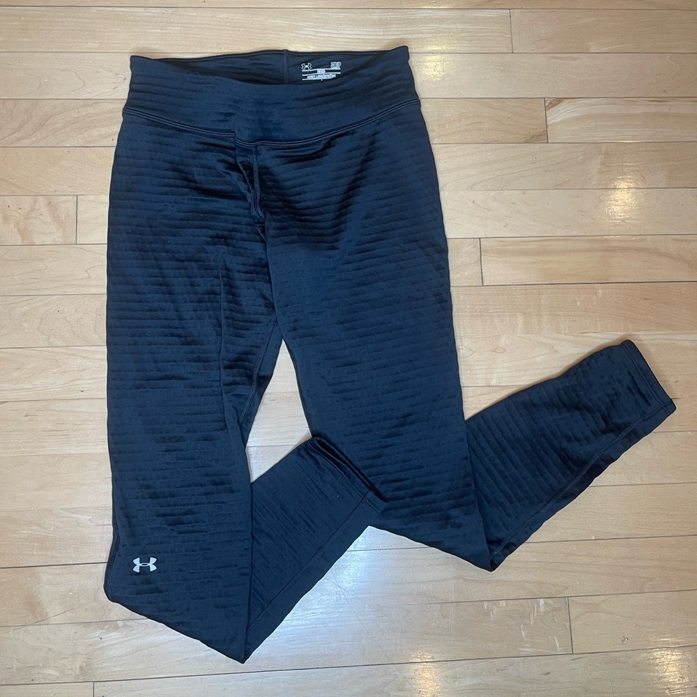 Under Armour ~ Women’s Black THERMAL Athletic Leggings. Size small.